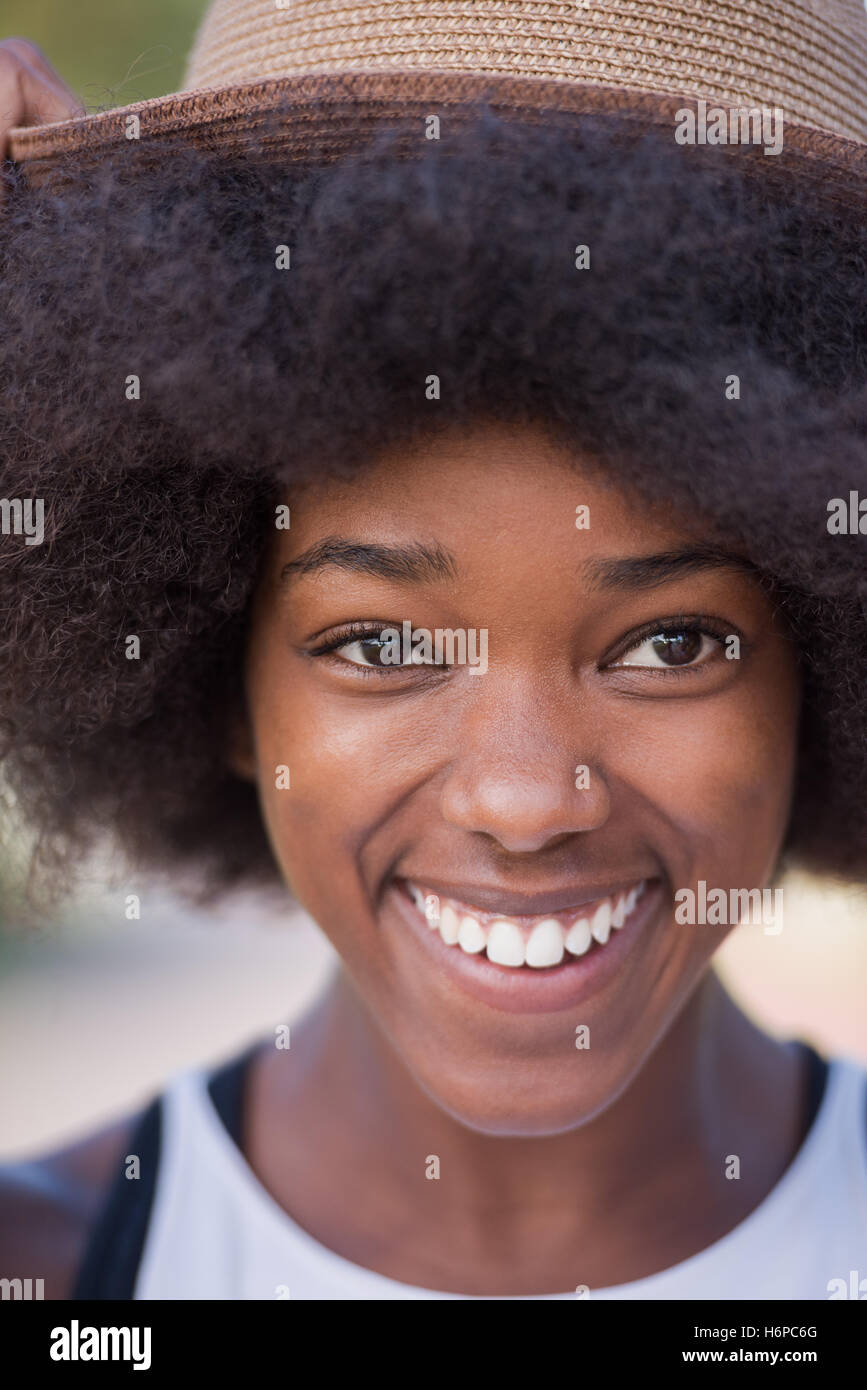 Close up portrait of a beautiful young african american woman smiling ...