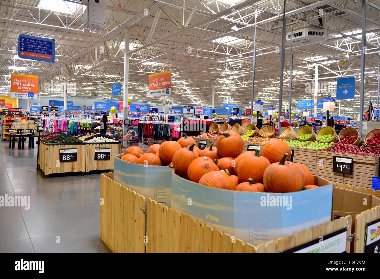 Walmart, Orlando, USA Stock Photo - Alamy