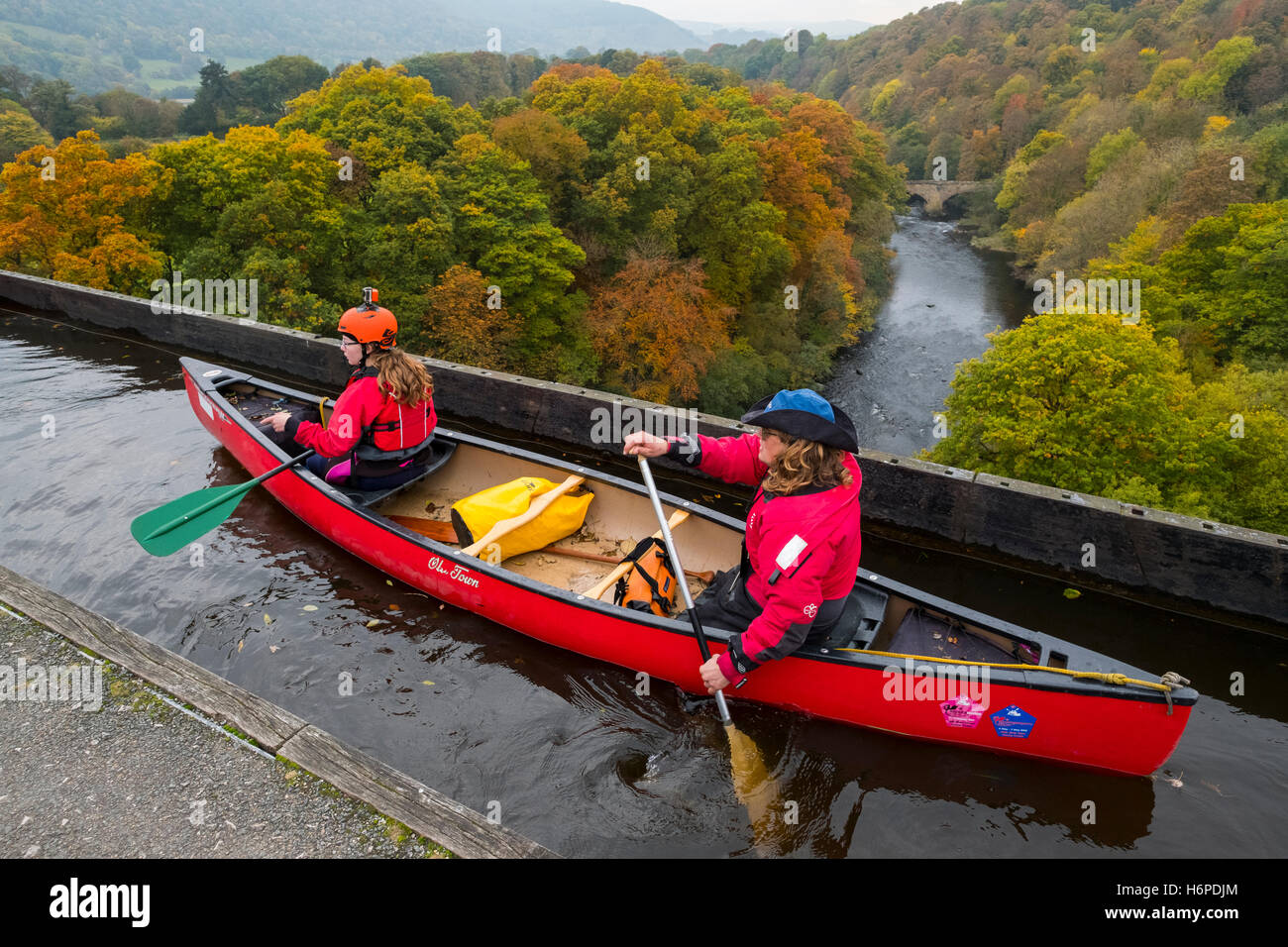 Two people in a canoe passing over Pontcysyllte aqueduct on the Llangollen Canal, Wrexham, Wales, UK Stock Photo