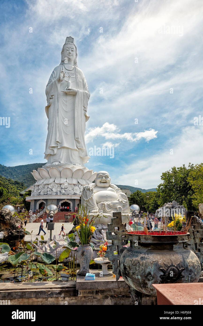 Statue bouddha toge blanche en suar 50cm