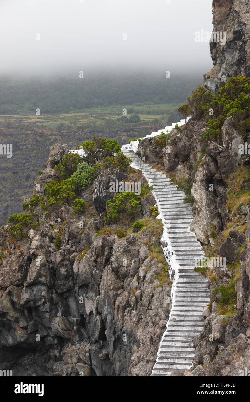Foggy landscape rocky cliff hi-res stock photography and images - Alamy