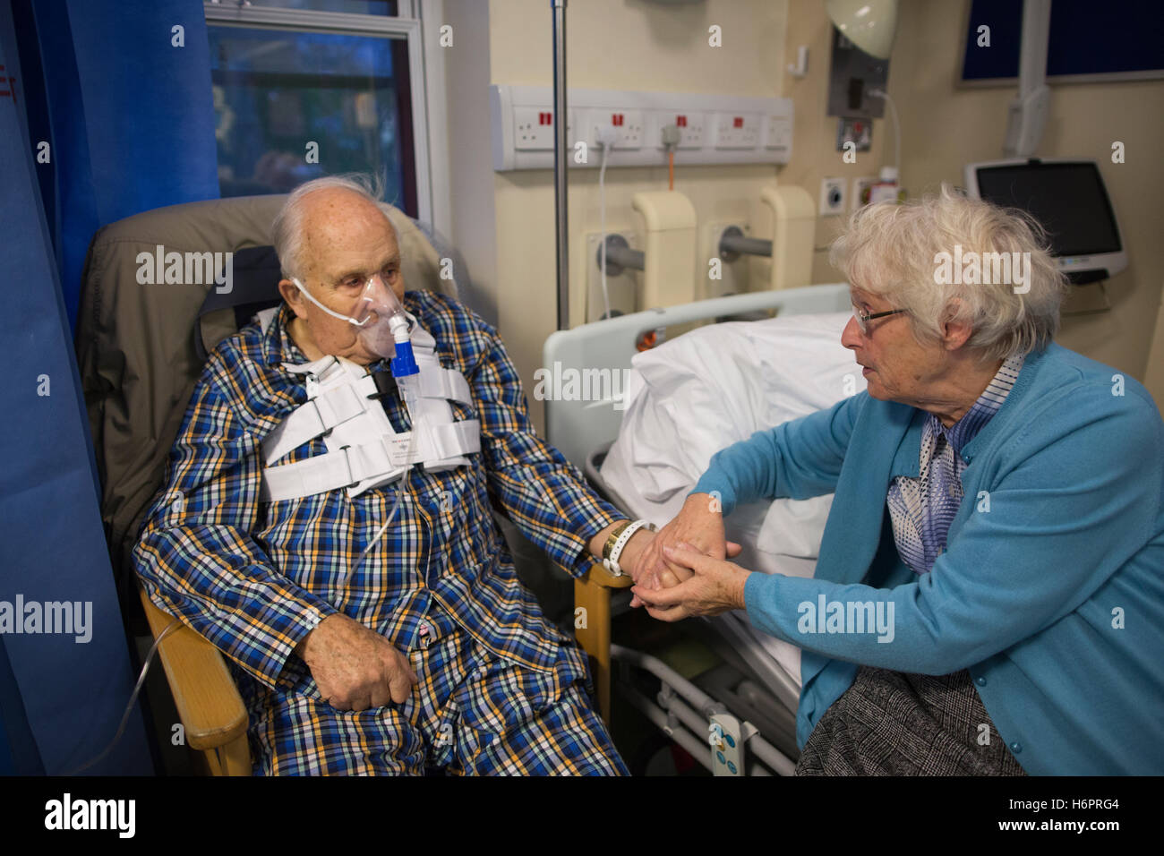 Elderly man hospital bed hi-res stock photography and images - Alamy