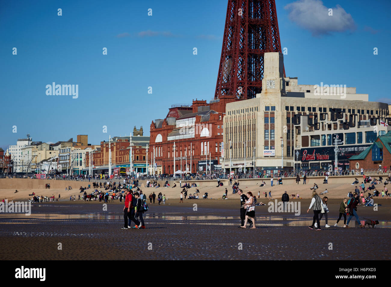 Blackpool sea crowded hires stock photography and images Alamy