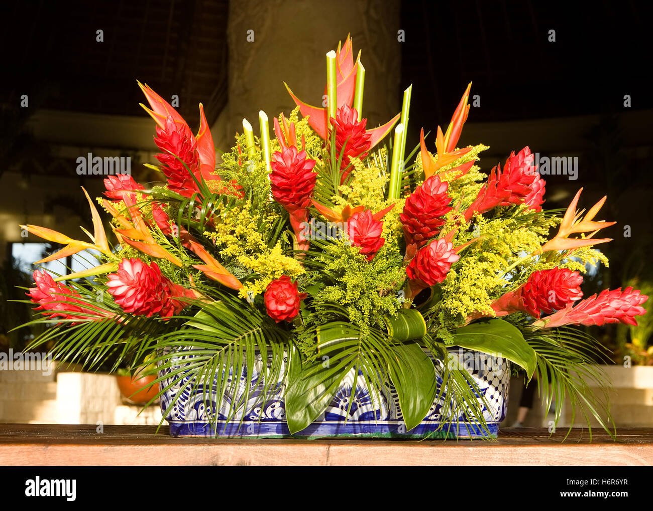 Tropical flower arrangement hi-res stock photography and images - Alamy