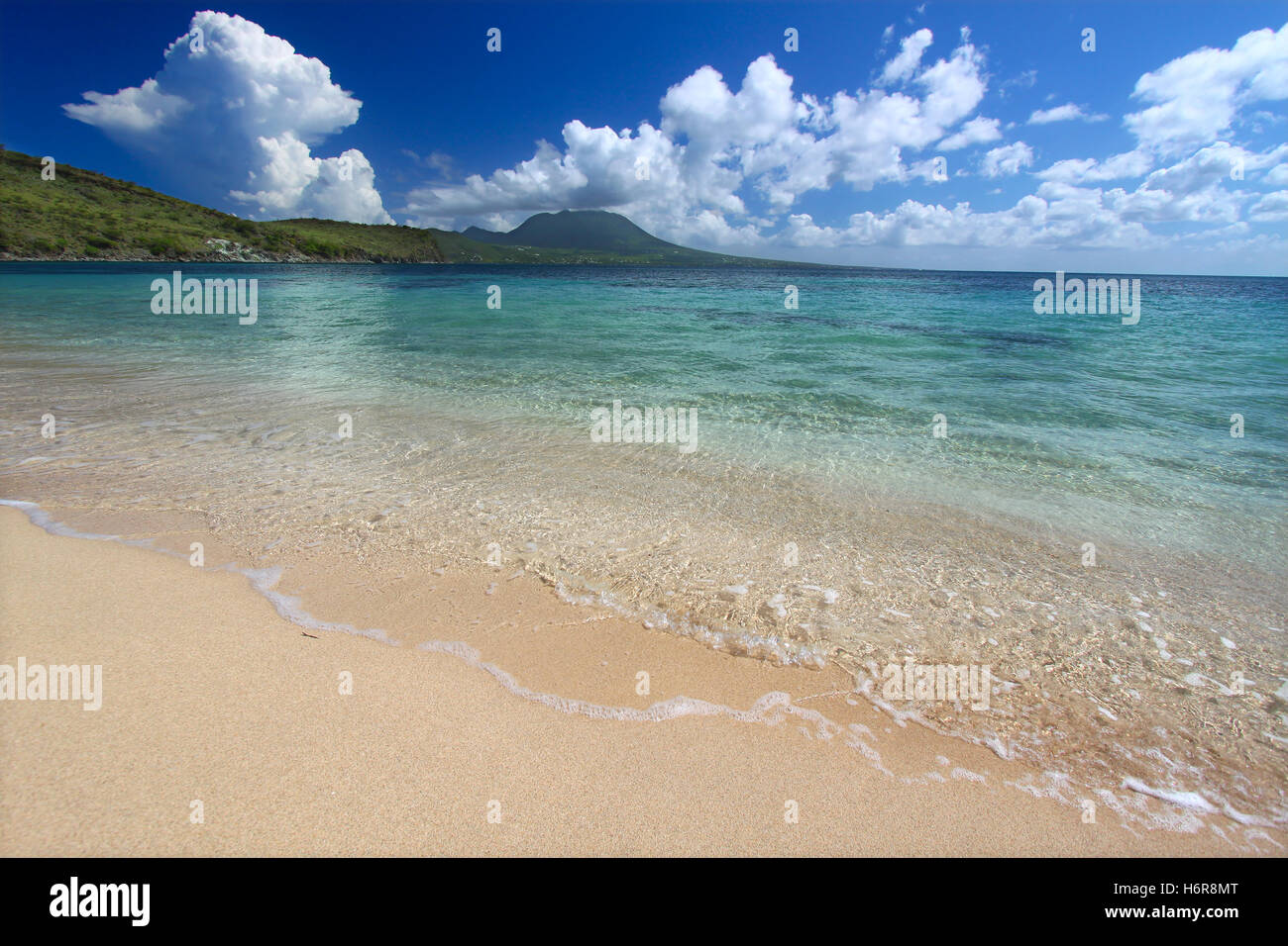 Tropical landscapes hi-res stock photography and images - Alamy