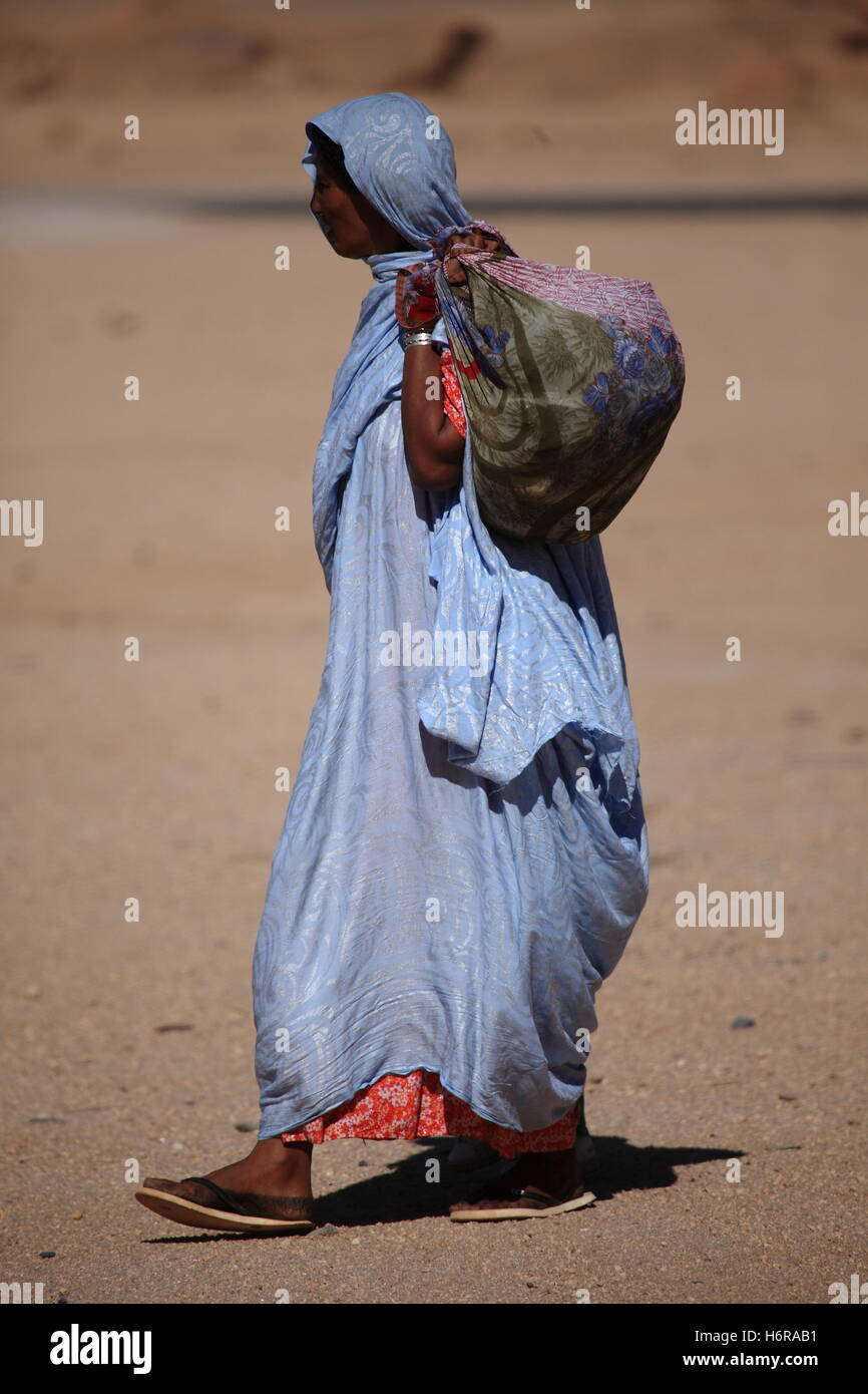 Sahara women hi-res stock photography and images - Alamy