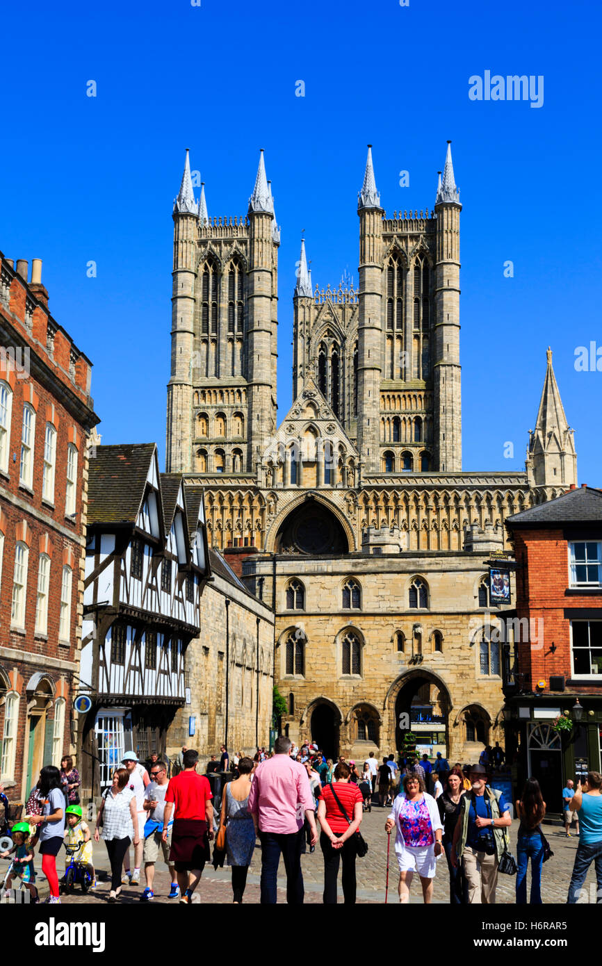 Gate house lincoln castle hi res stock photography and images Alamy
