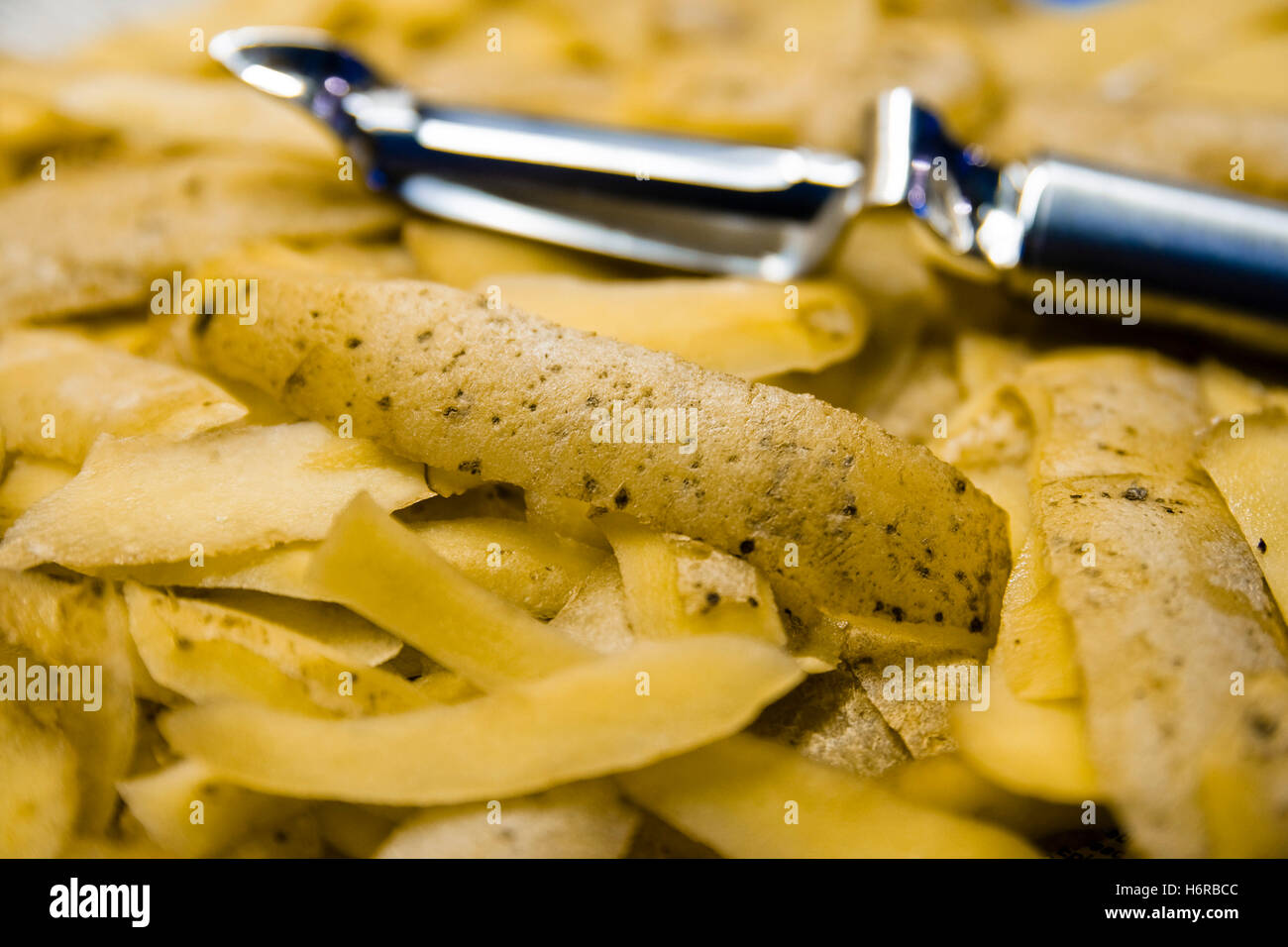 tool implement homework food aliment eco freshness kitchen cuisine boil cooks boiling cooking compost peeler fresh potatoes Stock Photo