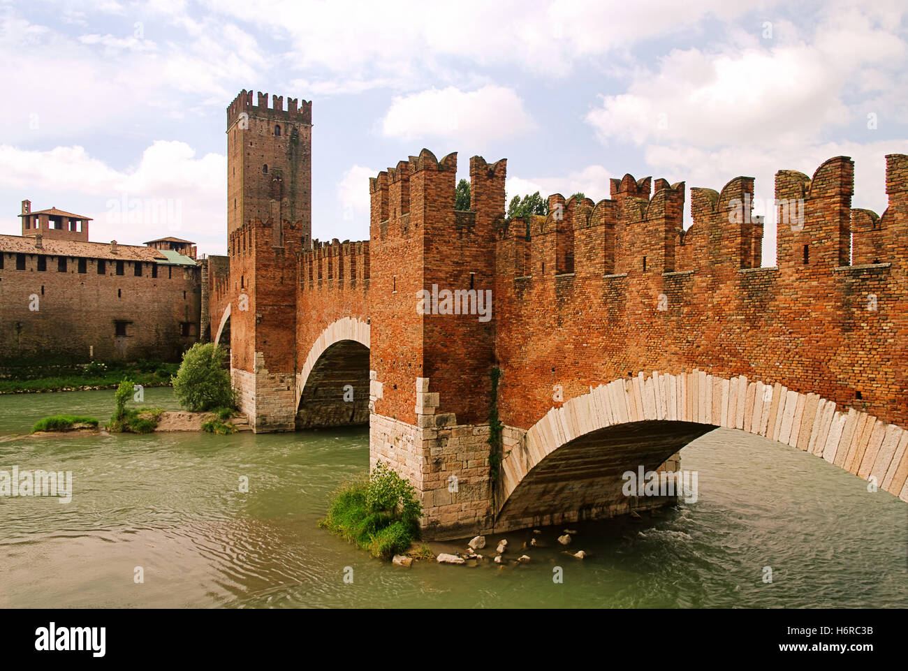 Old Brick Bridges Hi-res Stock Photography And Images - Alamy