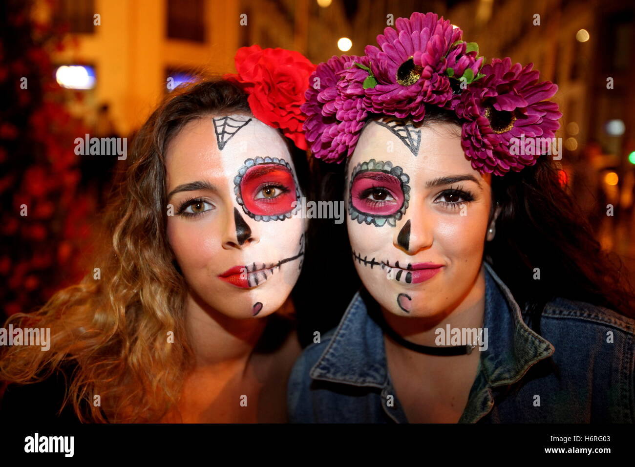 Malaga Andalucia Spain October 31 2016 People Live Halloween Party In The Streets Of Malaga Andalucia Spain Credit Fotos Lorenzo Carnero Zuma Wire Alamy Live News Stock Photo Alamy