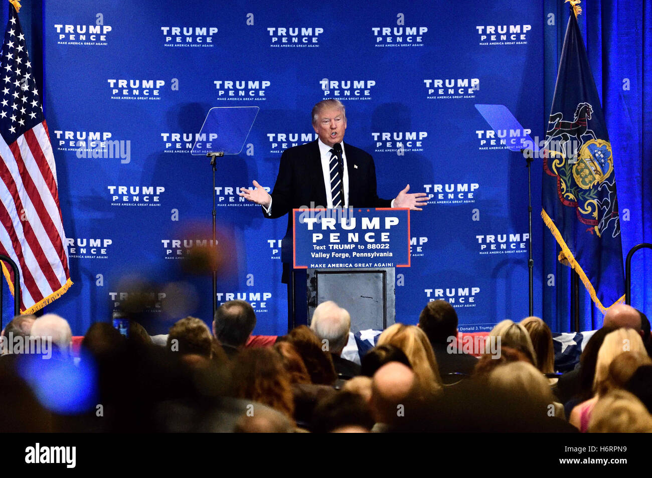 King Of Prussia, Pennsylvania, USA. 1st Nov, 2016. Republican