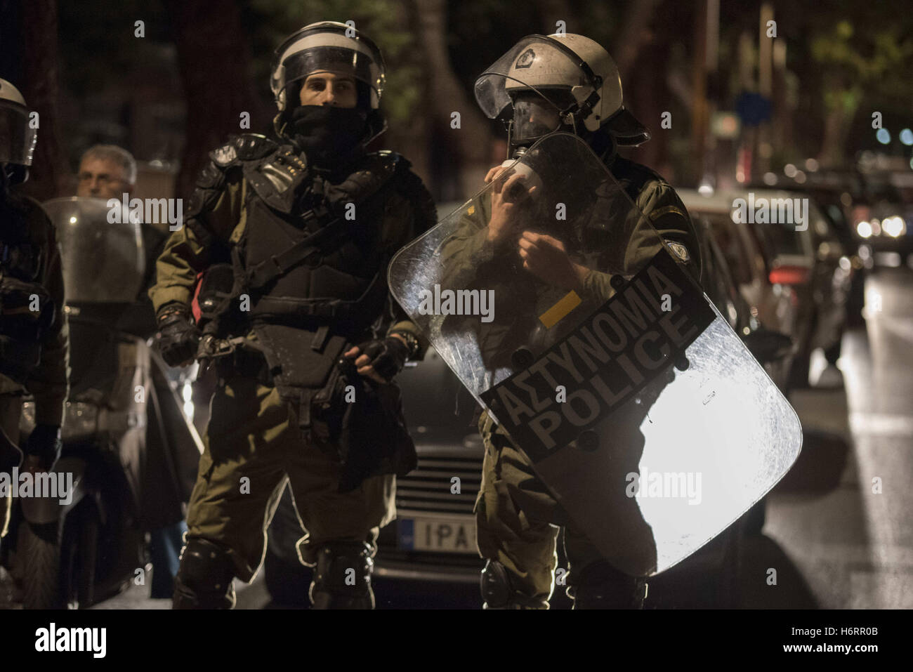 Athens, Greece. 1st Nov, 2016. Riot police block streets to prevent anti-fascists from geting close to the neo-nazi rally. Hundreds gathered in the north suburb of Athens, Neo Iraklio, to demonstrate over Golden Dawn members holding a rally in their neighborhood. Credit:  Nikolas Georgiou/ZUMA Wire/Alamy Live News Stock Photo