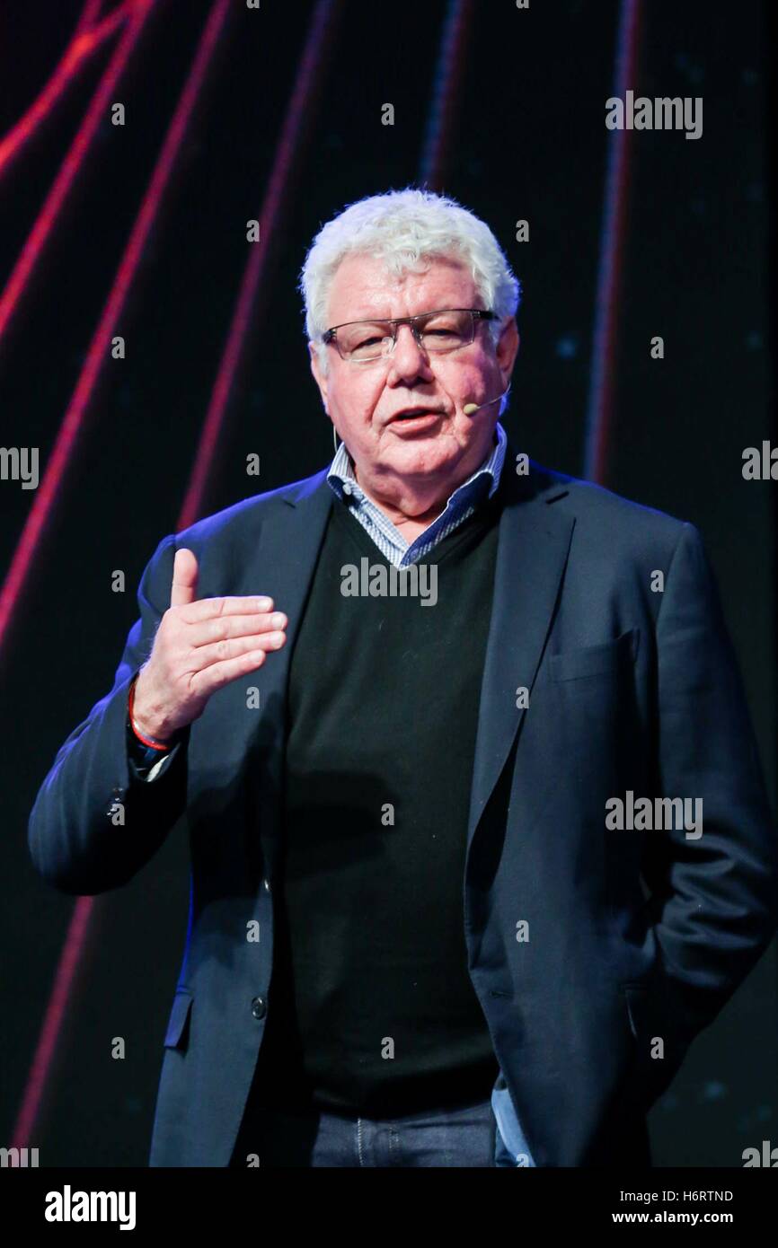 Beijing, China. 2nd Nov, 2016. David Hill, director of the Tmall 2016 Double 11 Carnival Night, speaks at a press conference in Beijing, capital of China, Nov. 1, 2016. The Tmall 2016 Double 11 Carnival Night will be directed by David Hill, who has been the producer of the United States 'Super Bowl' for over 20 years. © Xinhua/Alamy Live News Stock Photo