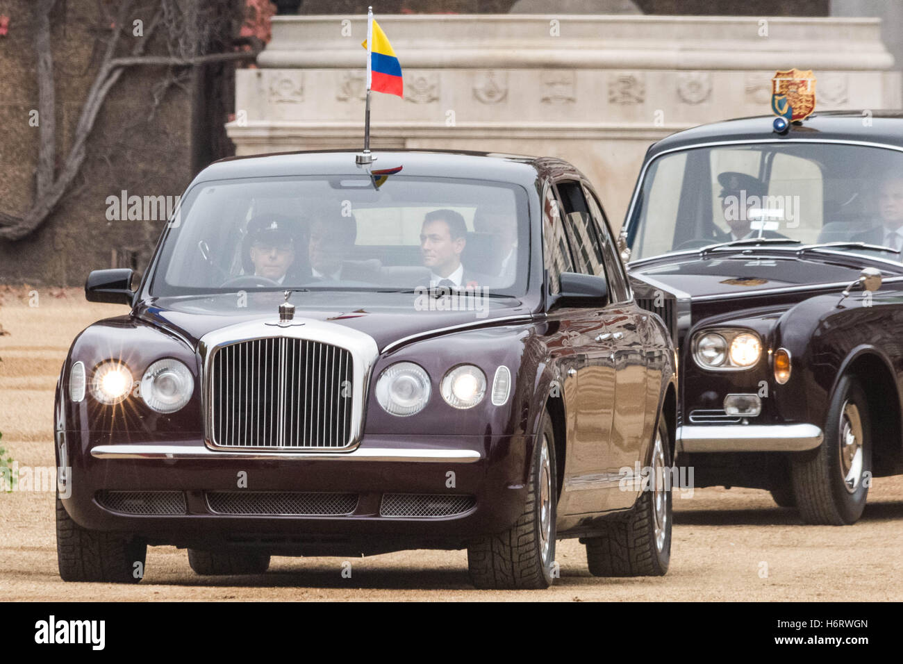 London, UK. 1st November, 2016. The President of Colombia, Juan Manuel Santos, arrives at Horse Guards Parade in London for the start of his state visit in UK Credit:  Guy Corbishley/Alamy Live News Stock Photo