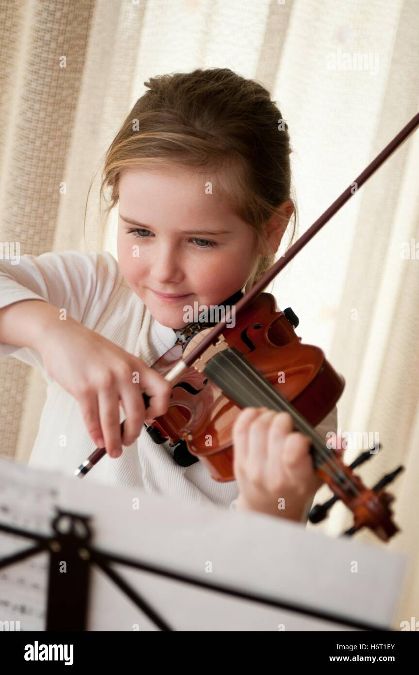 music game tournament play playing plays played musician violin violinist measure instrument