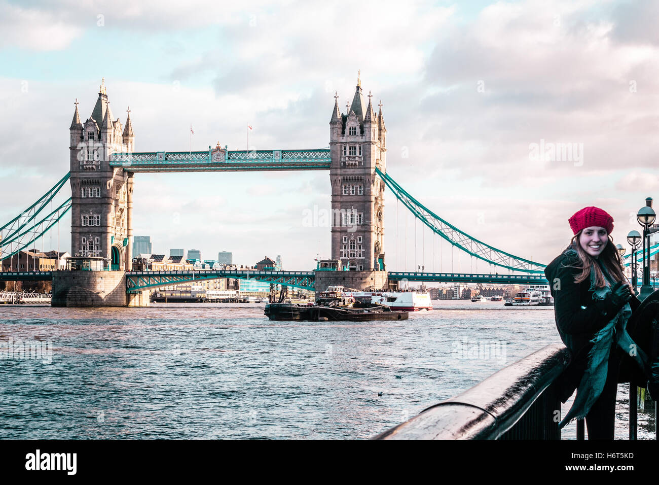 Jumping in river thames hi-res stock photography and images - Alamy