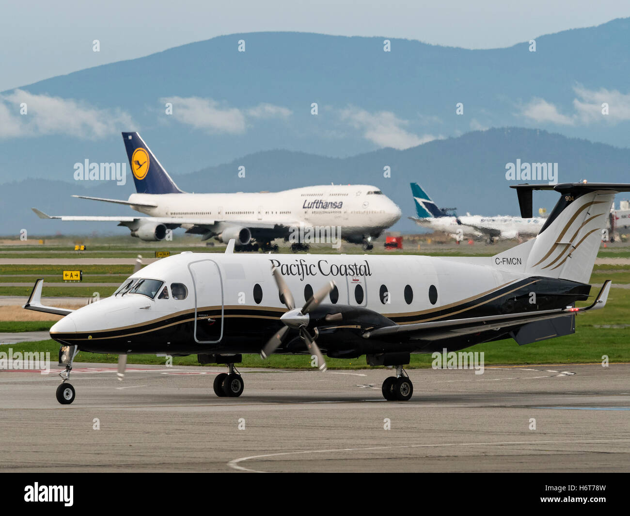 Pacific Coastal Airlines Beechcraft 1900D C-FMCN Vancouver International Airport airplane tarmac traffic scene Stock Photo