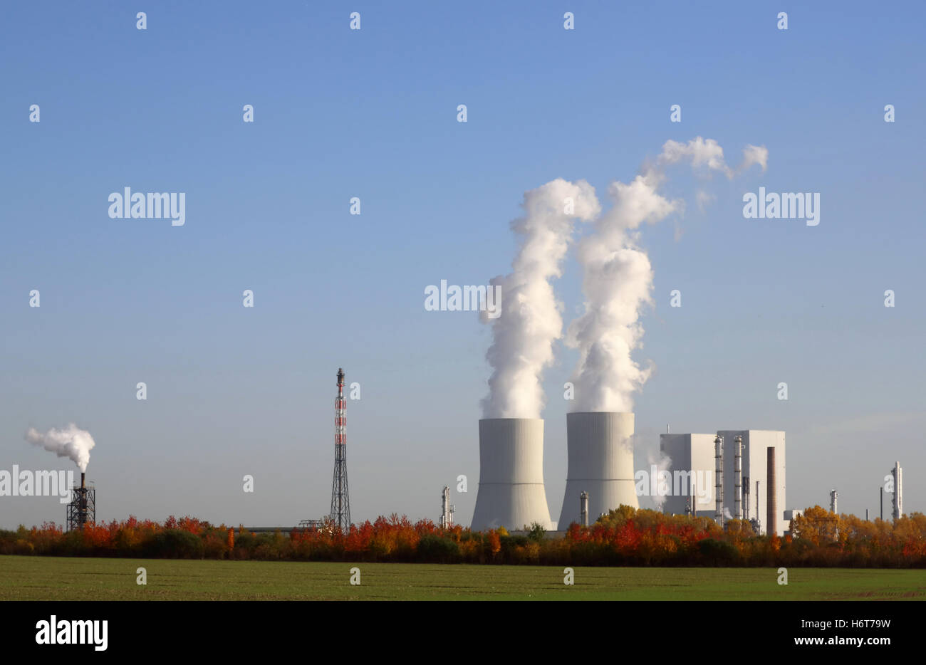 smoke, smoking, smokes, fume, tower, environment, enviroment, industry, power Stock Photo