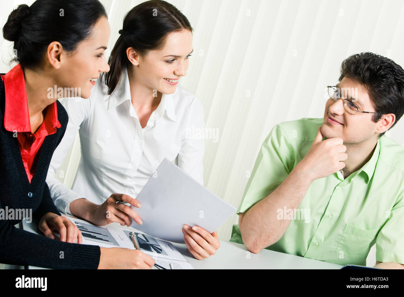 woman conversation talk speaking speaks spoken speak talking chat ...