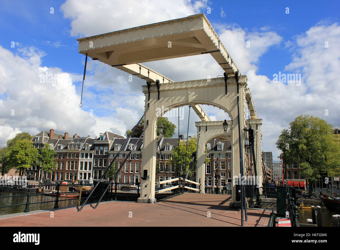 magere brug (skinny bridge) in amsterdam on the amstel Stock Photo Alamy