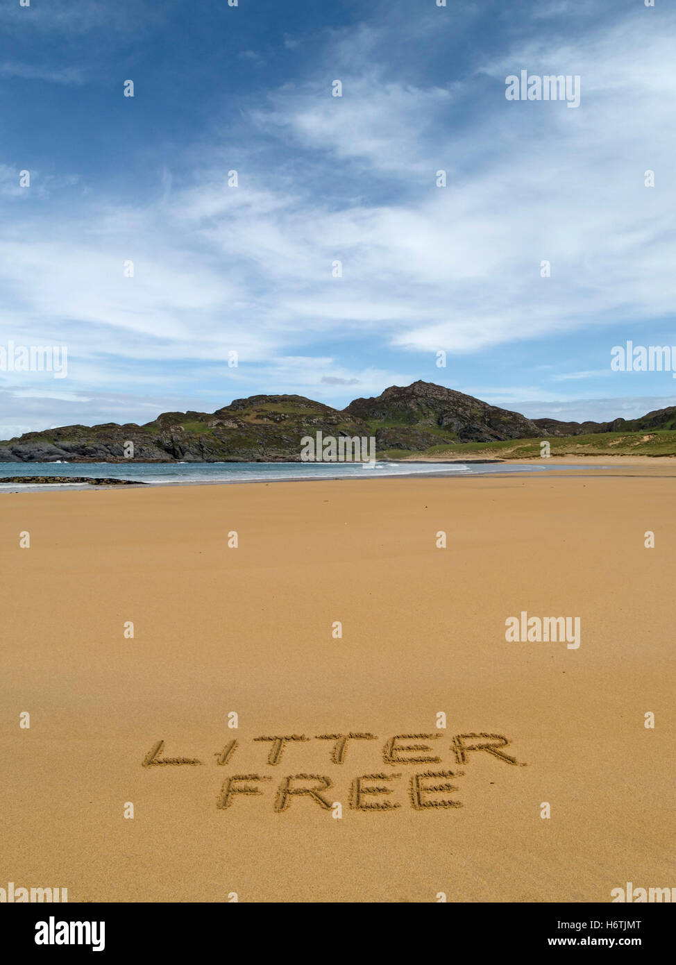 The words 'litter free' written in golden yellow sand of remote and perfectly clean Kiloran Bay beach, Colonsay, Scotland, UK. Stock Photo