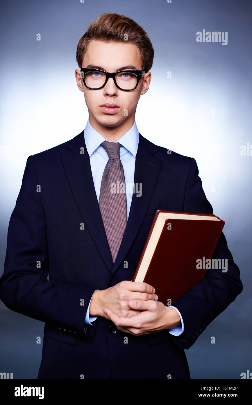 мужчина. трудовой коллектив. молодой человек за компьютером. этикет делового общения. человек вертикали.