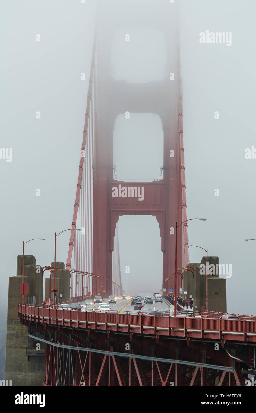 Golden gate bridge rain hi-res stock photography and images - Alamy