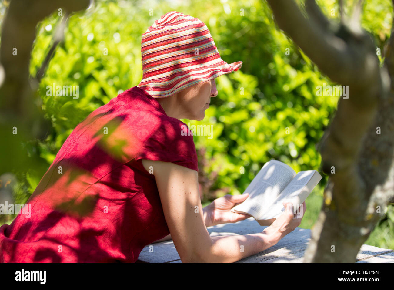 Old people woman hi-res stock photography and images - Alamy