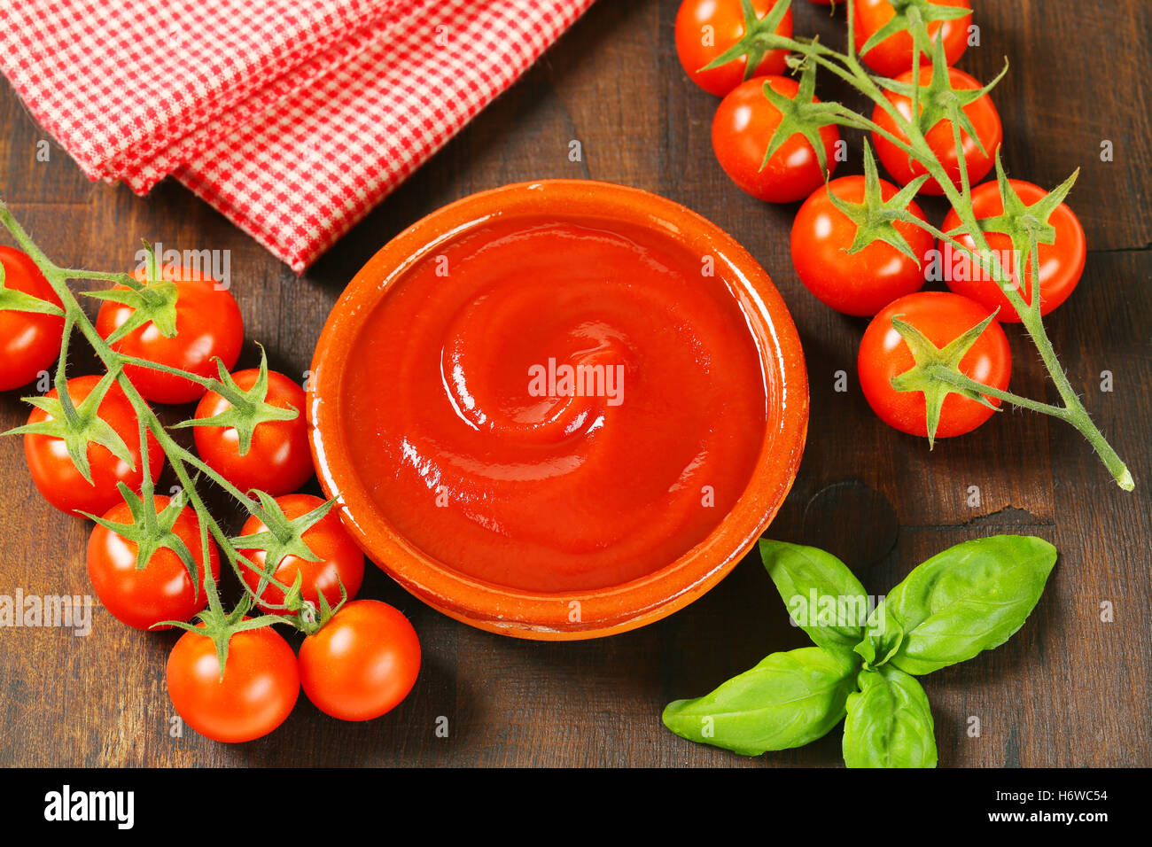 food aliment condiment closeup sauce vegetable dish meal smooth