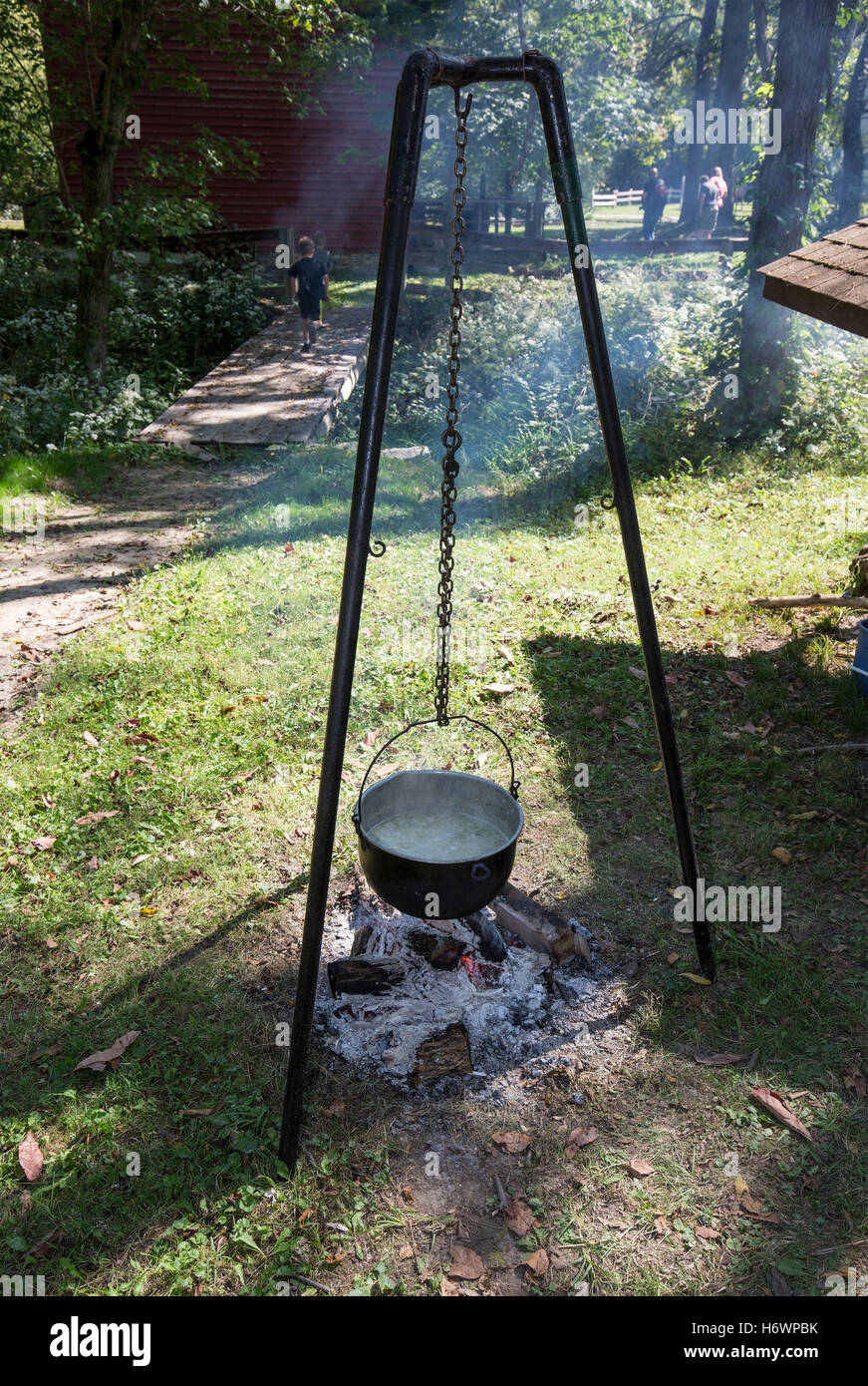 https://c8.alamy.com/comp/H6WPBK/cabbage-soup-cooking-on-a-campfire-H6WPBK.jpg