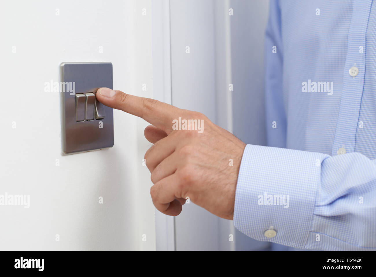 Turning off light switch hi-res stock photography and images - Alamy