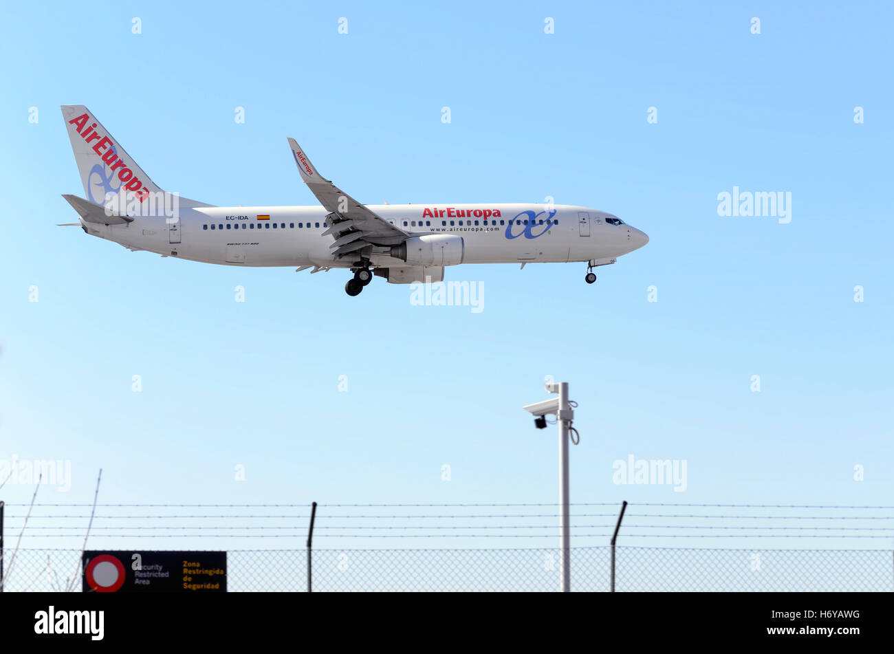ircraft -Boeing 737-, of -Air Europa- airline, landing in Madrid-Barajas (Adolfo Suarez) airport (Spain) Stock Photo