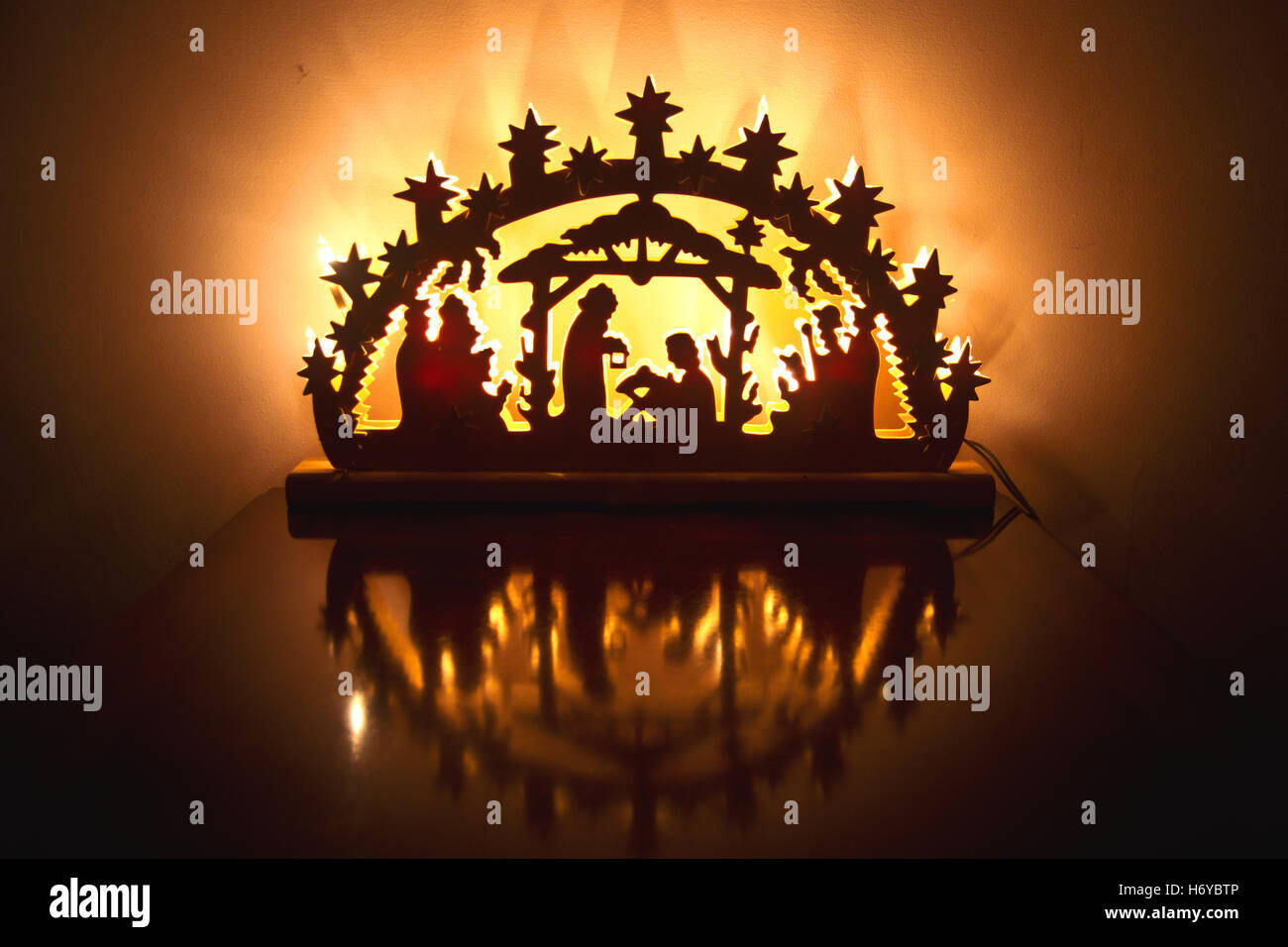 Christmas nativity scene light Stock Photo Alamy