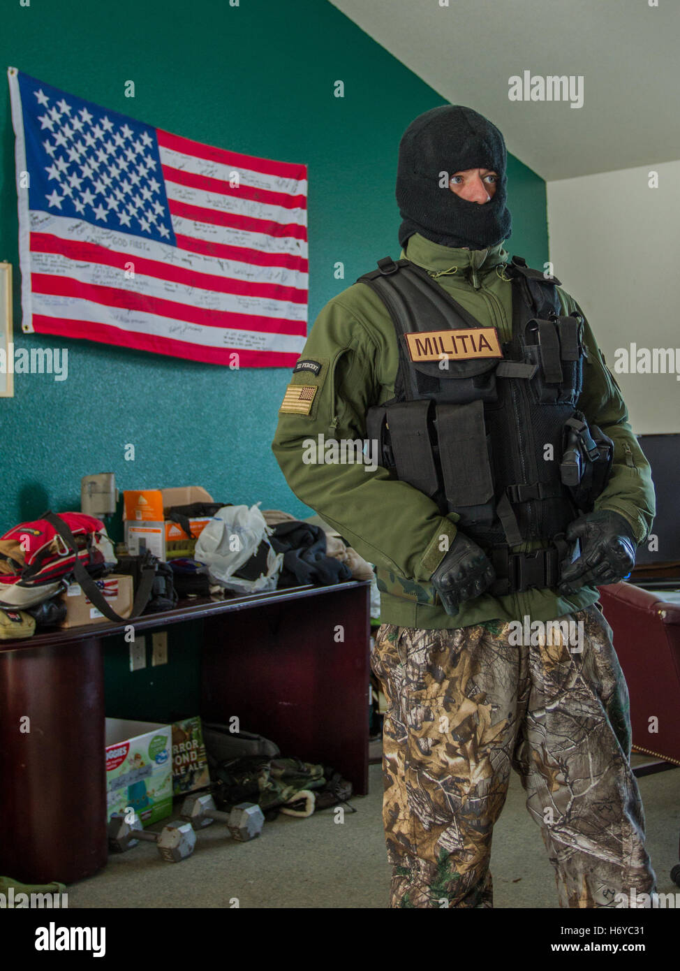WA 3% militia member in the bunkhouse of the occupied Malheur National Wildlife Refuge during the January 2016 occupation. Stock Photo