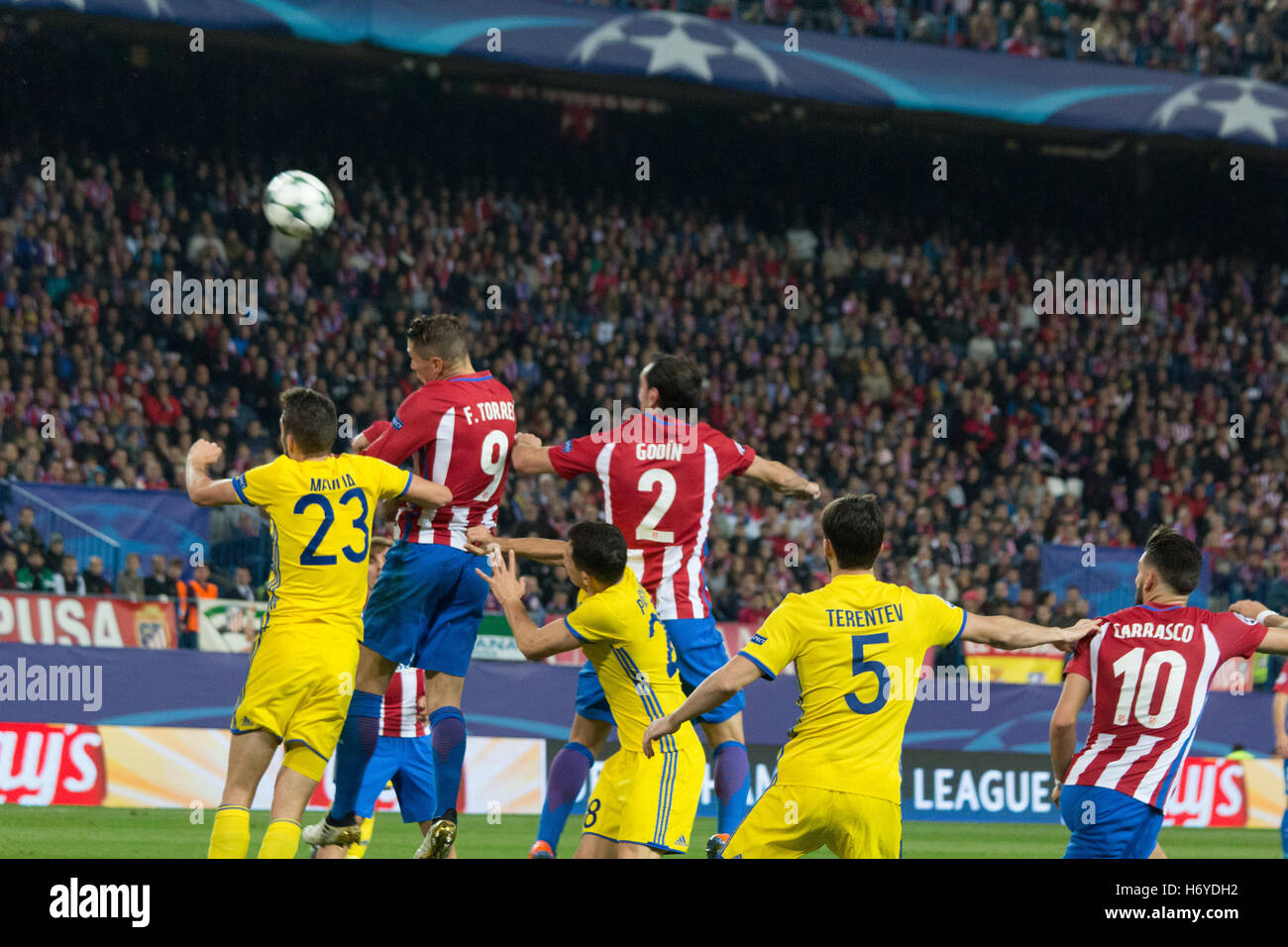 Madrid, Spain. 01st Nov, 2016. Torres (C) hit the ball. Atletico de Madrid wons by 2 to1 whit two goals of Griezman. © Jorge Gonzalez/Pacific Press/Alamy Live News Stock Photo