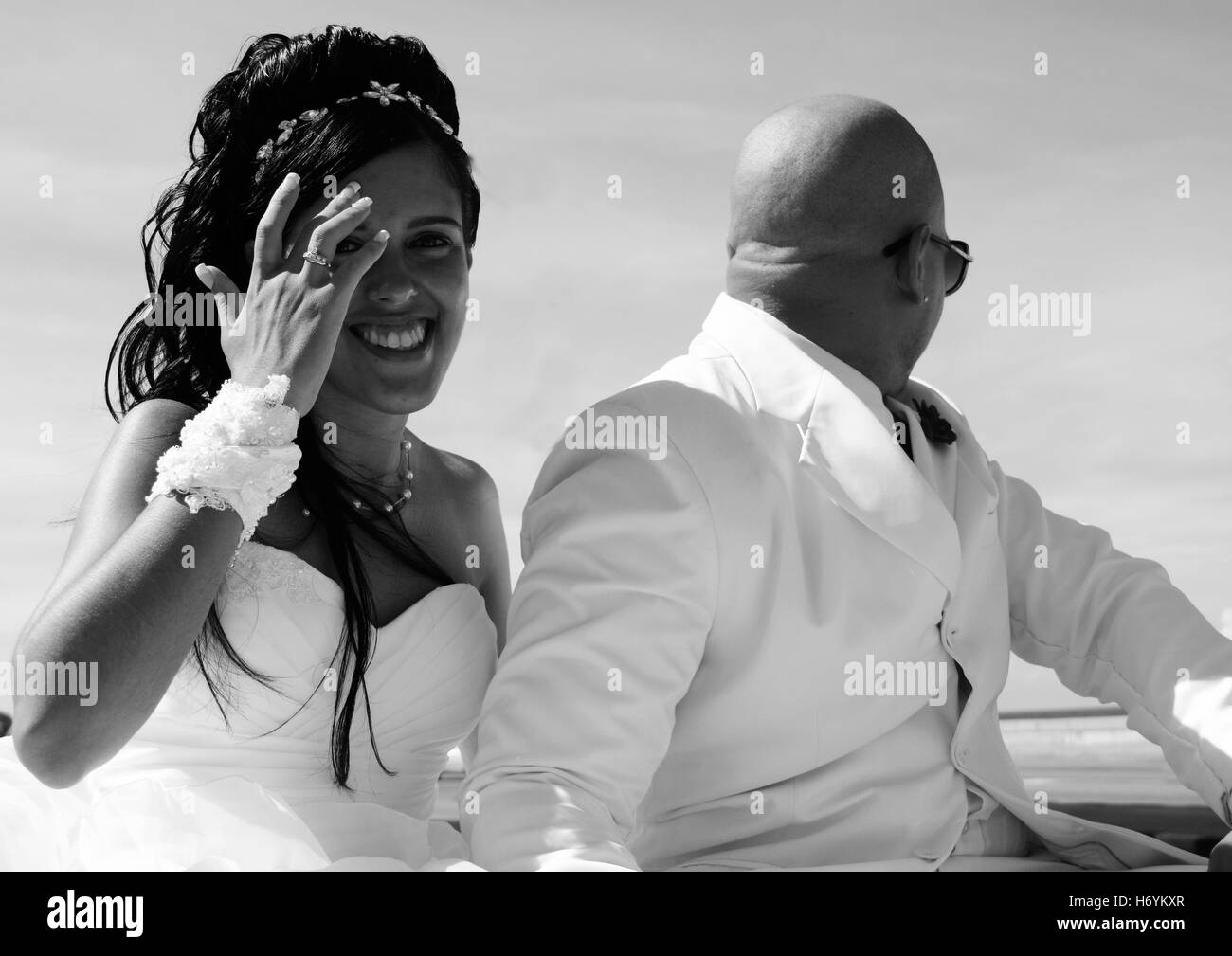 Young black couple wedding hi-res stock photography and images - Alamy