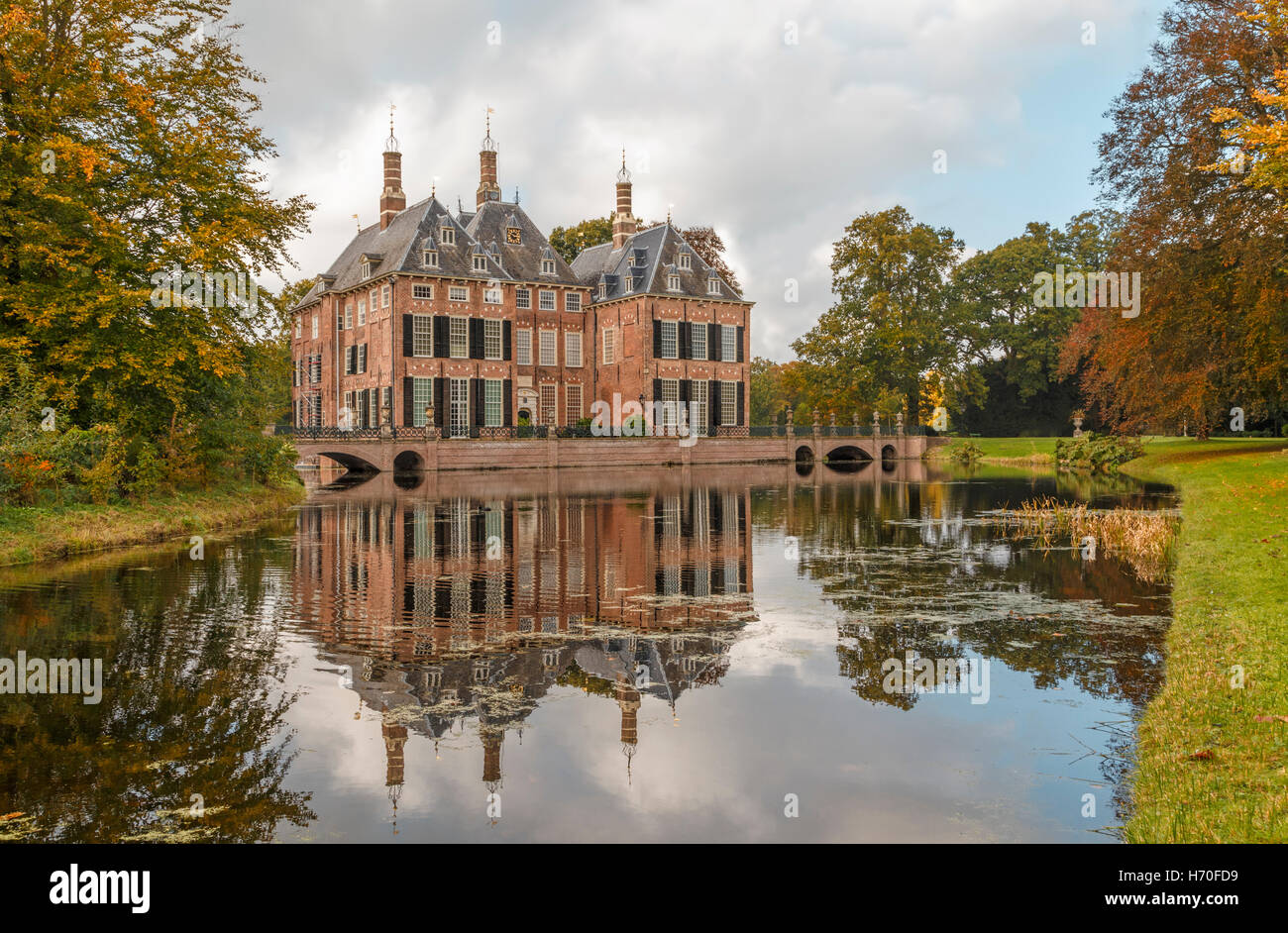 Fall colors and scenic reflections at Duivenvoorde Castle ( Kasteel Duivenvoorde ), Voorschoten, South Holland, The Netherlands. Stock Photo