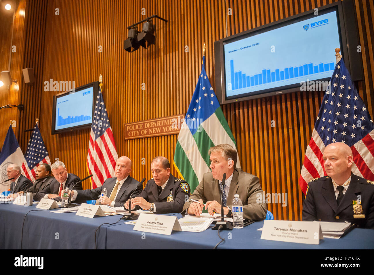 New York Mayor Bill de Blasio, third from left,  and NYPD Commissioner James O'Neill, fourth from left, with other high-ranking members of the NYPD brief the media at their monthly press conference on October crime statistics at One Police Plaza in New York on Tuesday, November 1, 2016.  (© Richard B. Levine) Stock Photo