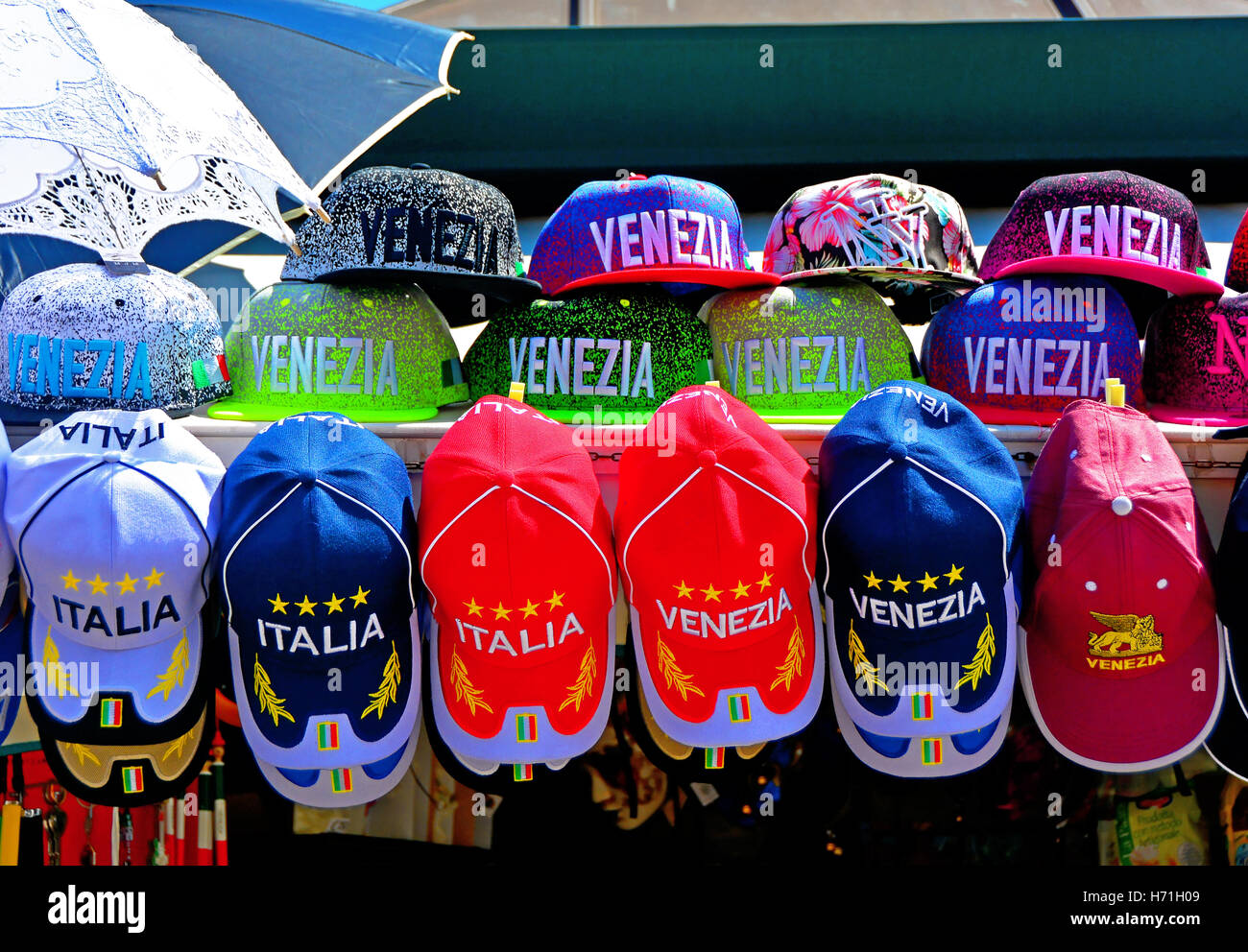 Venice Venezia Italia tourist baseball caps Stock Photo - Alamy