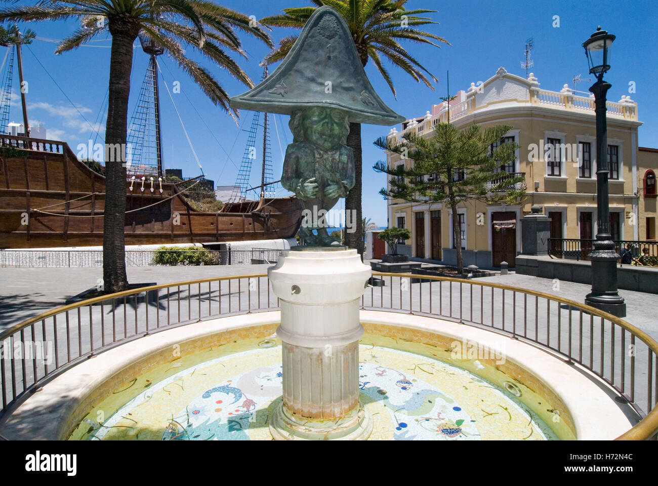 Fountain sculpture and Museo Naval naval museum in Santa Cruz de La Palma on the Canary island of La Palma, Spain, Europe Stock Photo