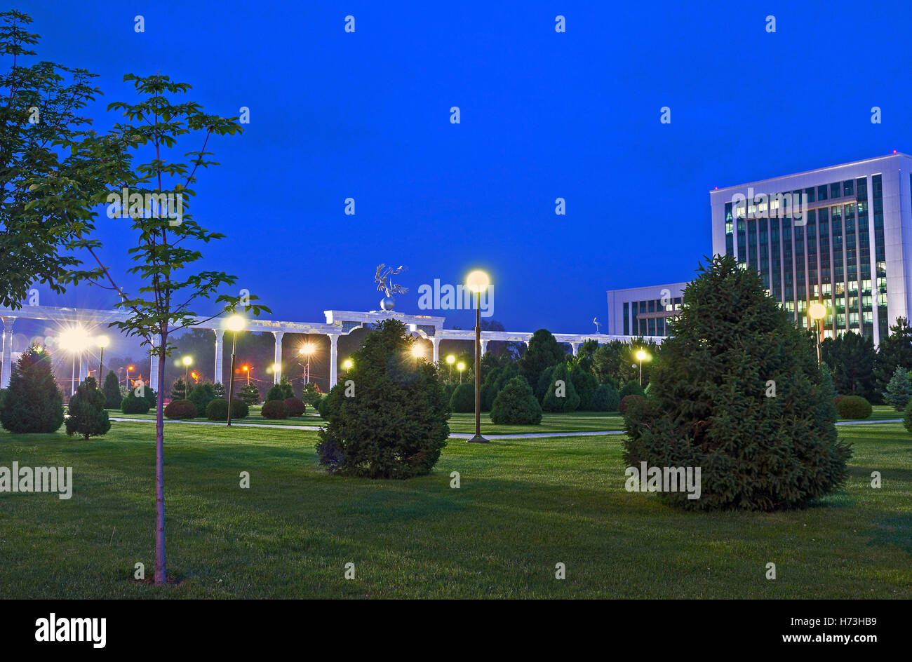 The parks and gardens of Tashkent are the best place for the evening