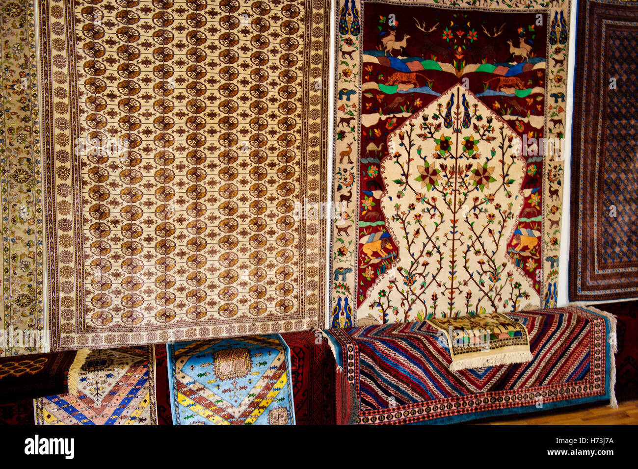 Samarkand silk carpet factory hires stock photography and images Alamy