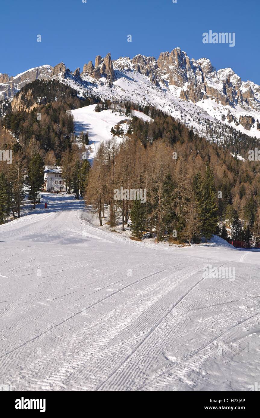Ski resort winter gondola lodge hi-res stock photography and images - Alamy