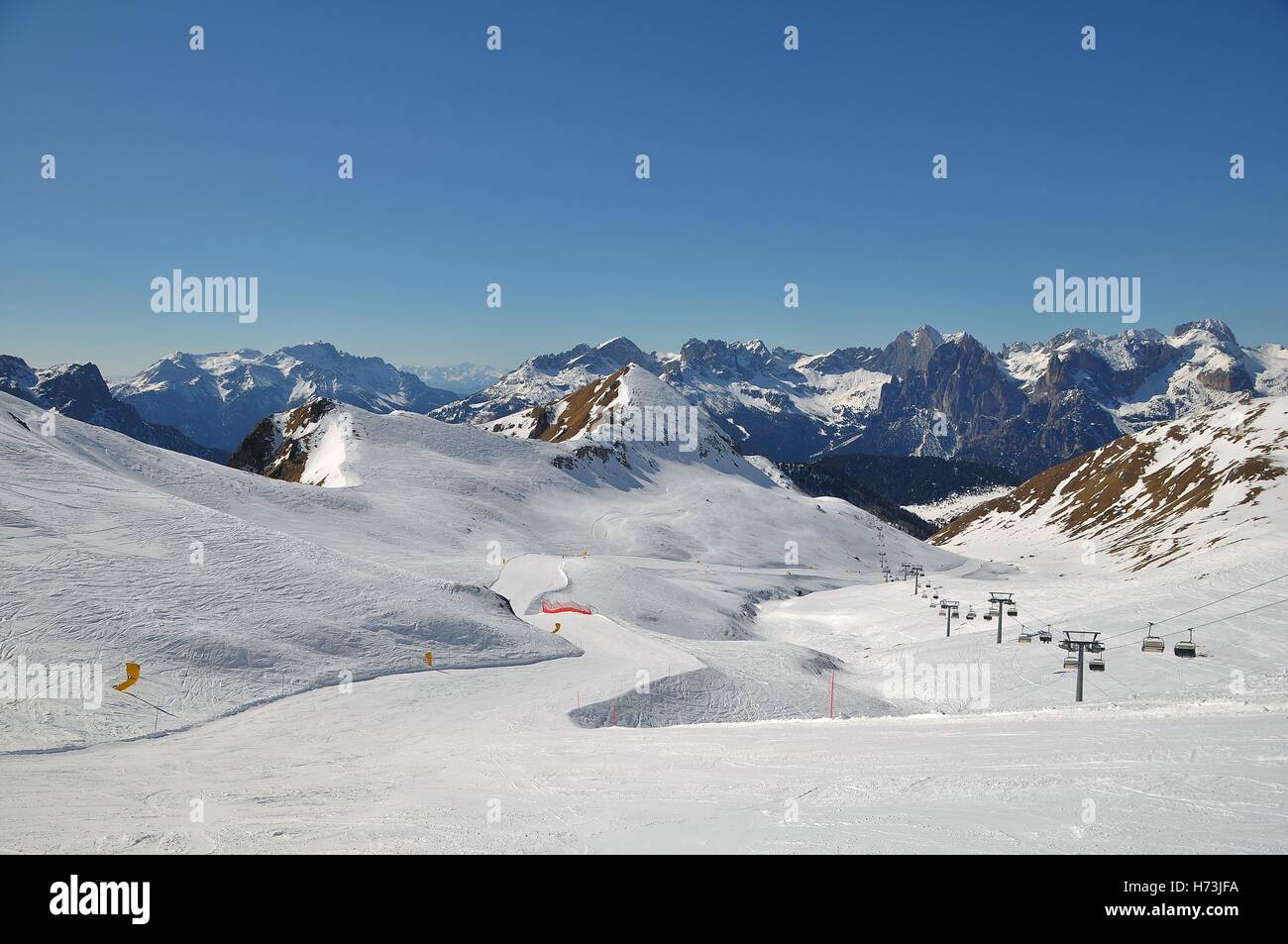Ski resort winter gondola lodge hi-res stock photography and images - Alamy