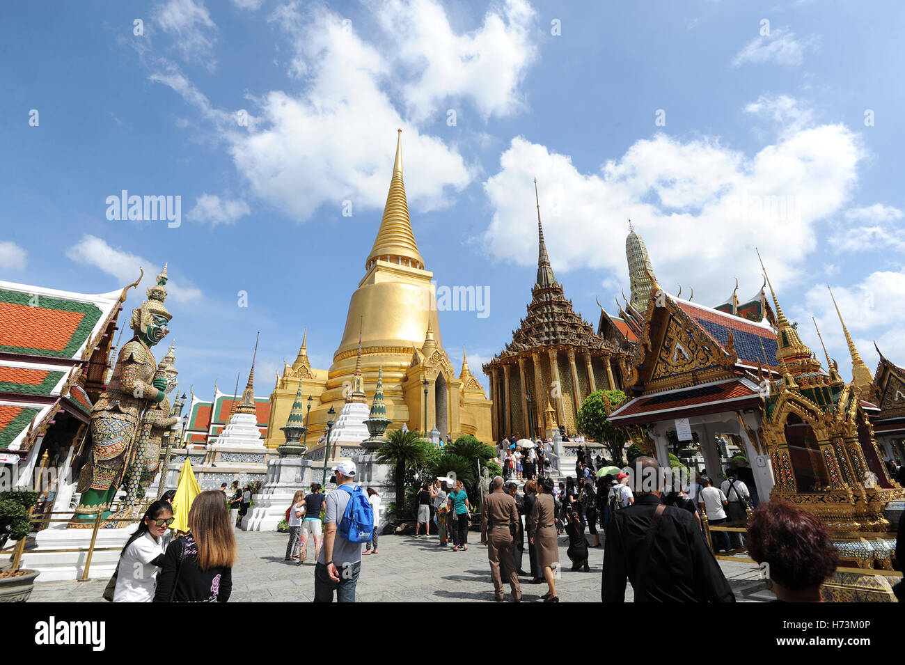 (161102) -- BANGKOK, Nov. 2, 2016 (Xinhua) -- Tourists visit Wat Phra Kaew temple inside the Grand Palace, in Bangkok, Thailand, Nov. 2, 2016. Wat Phra Kaew temple reopened on Tuesday for tourists for the first time since the suspension of ticket distribution on Oct. 14, after Thai King Bhumibol Adulyadej passed away. (Xinhua/Rachen Sageamsak) (sxk) Stock Photo