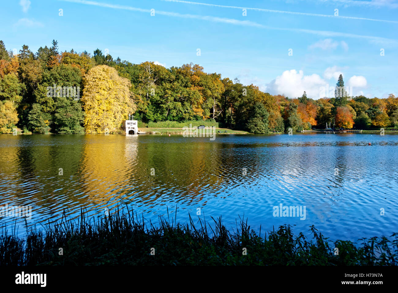Shearwater Lake, Crockerton, Wiltshire, UK. 2nd November 2016. Autumn colours looking across Shearwater Lake in Wiltshire, United Kingdom Credit:  Andrew Harker/Alamy Live News Stock Photo