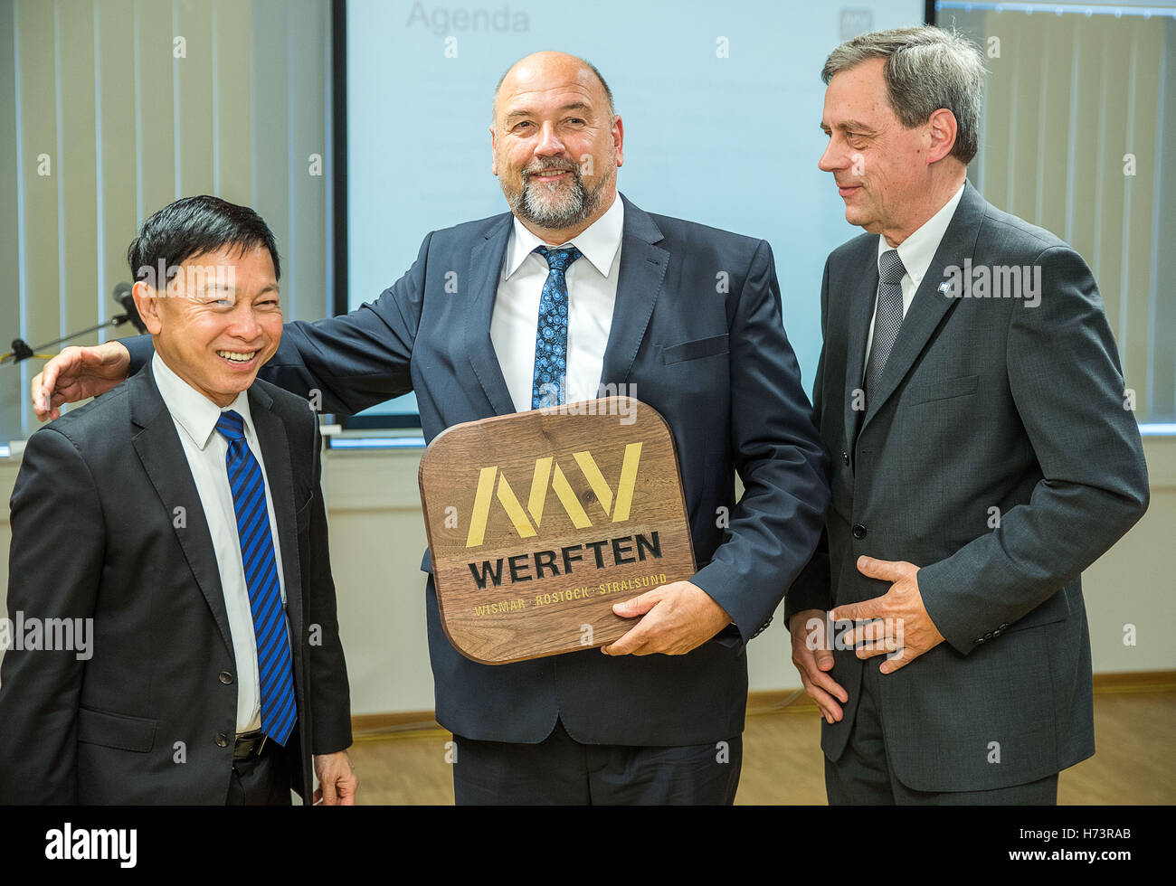 The board of the malaysian GentingGroup Colin Au (L), the Minister of