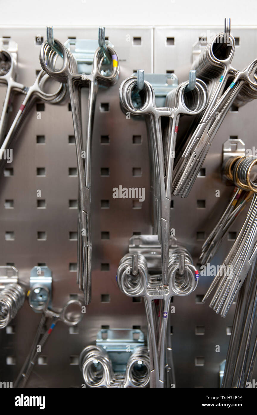 Surgical clamps hi-res stock photography and images - Alamy