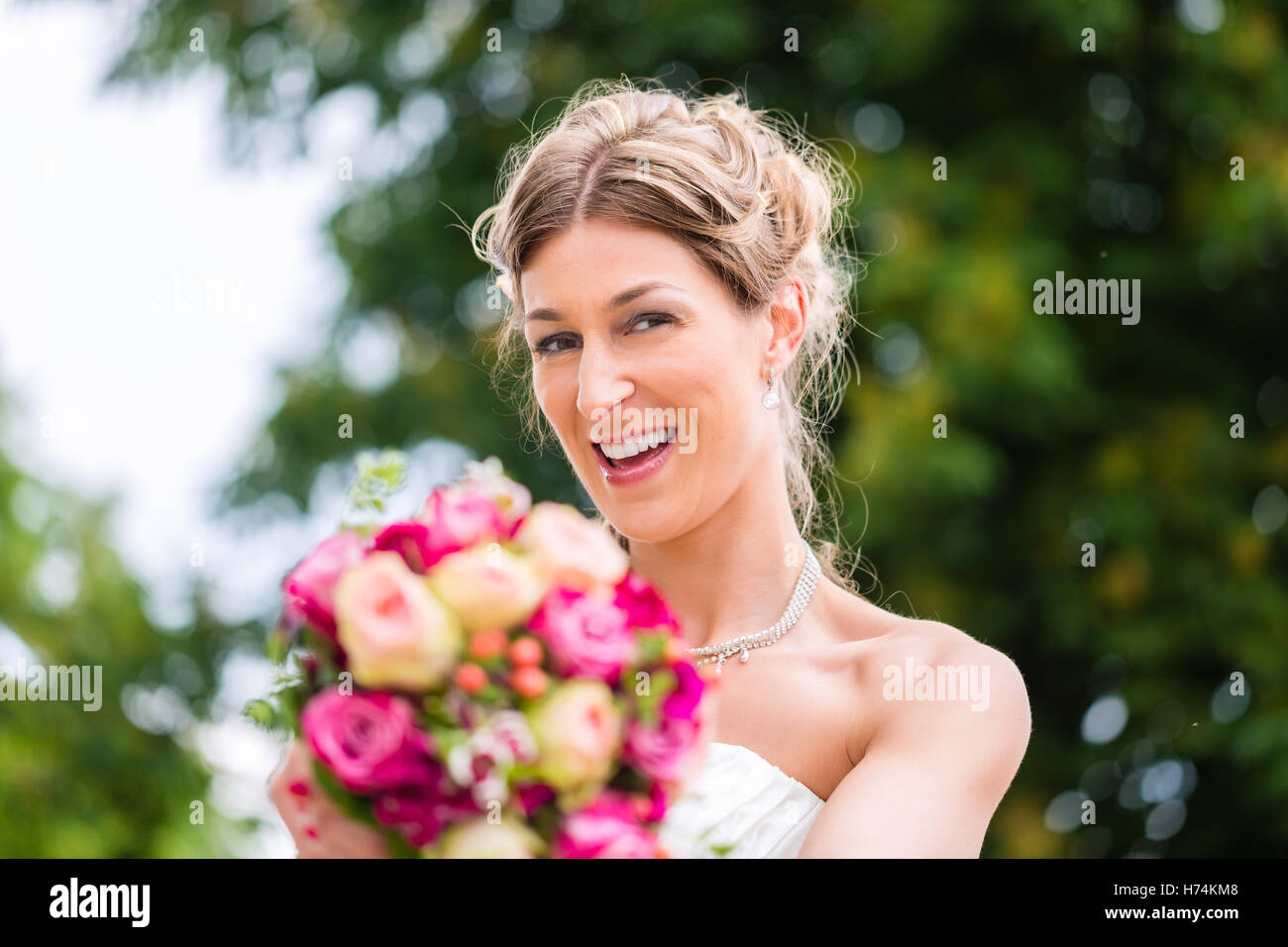 bride in wedding dress with bridal bouquet Stock Photo - Alamy
