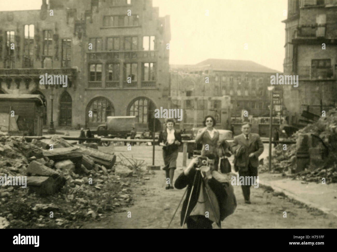 Turists in the midst of bombed buildings, Frankfurt, Germany Stock Photo